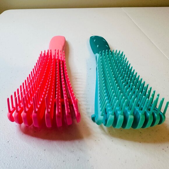 Detangling Hair Brush Set Pink & Green Flexible Bristles For Tangle-Free Hair - Picture 5 of 6